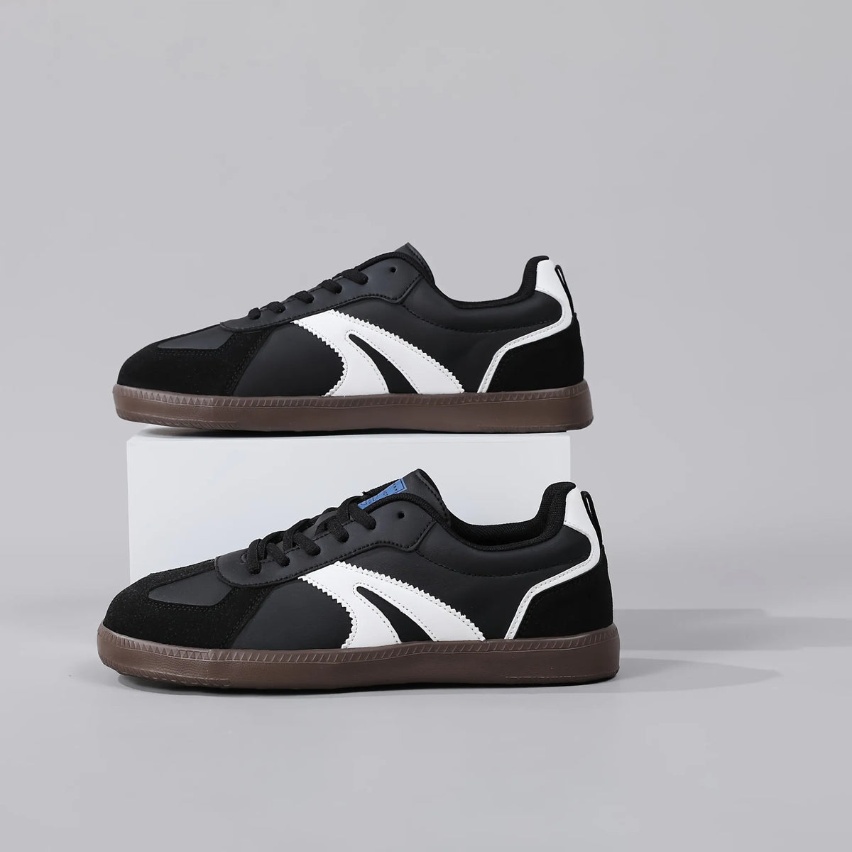 Homixa men's solid-color lace-up skate sneakers with durable design and classic style, perfect for casual and skateboarding wear.