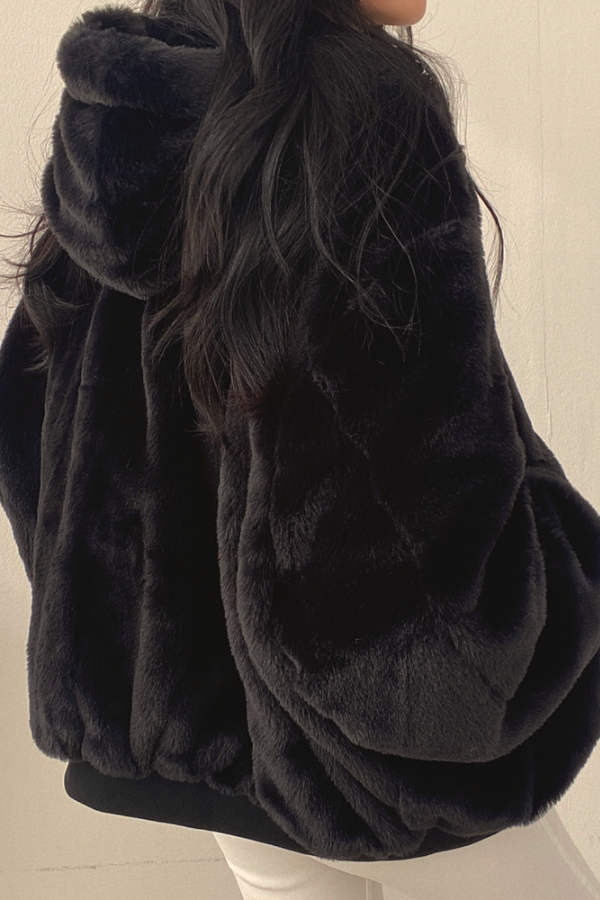 Homixa oversized women's bomber jacket with faux fur hood, relaxed fit, suitable for winter, stylish and cozy outerwear.