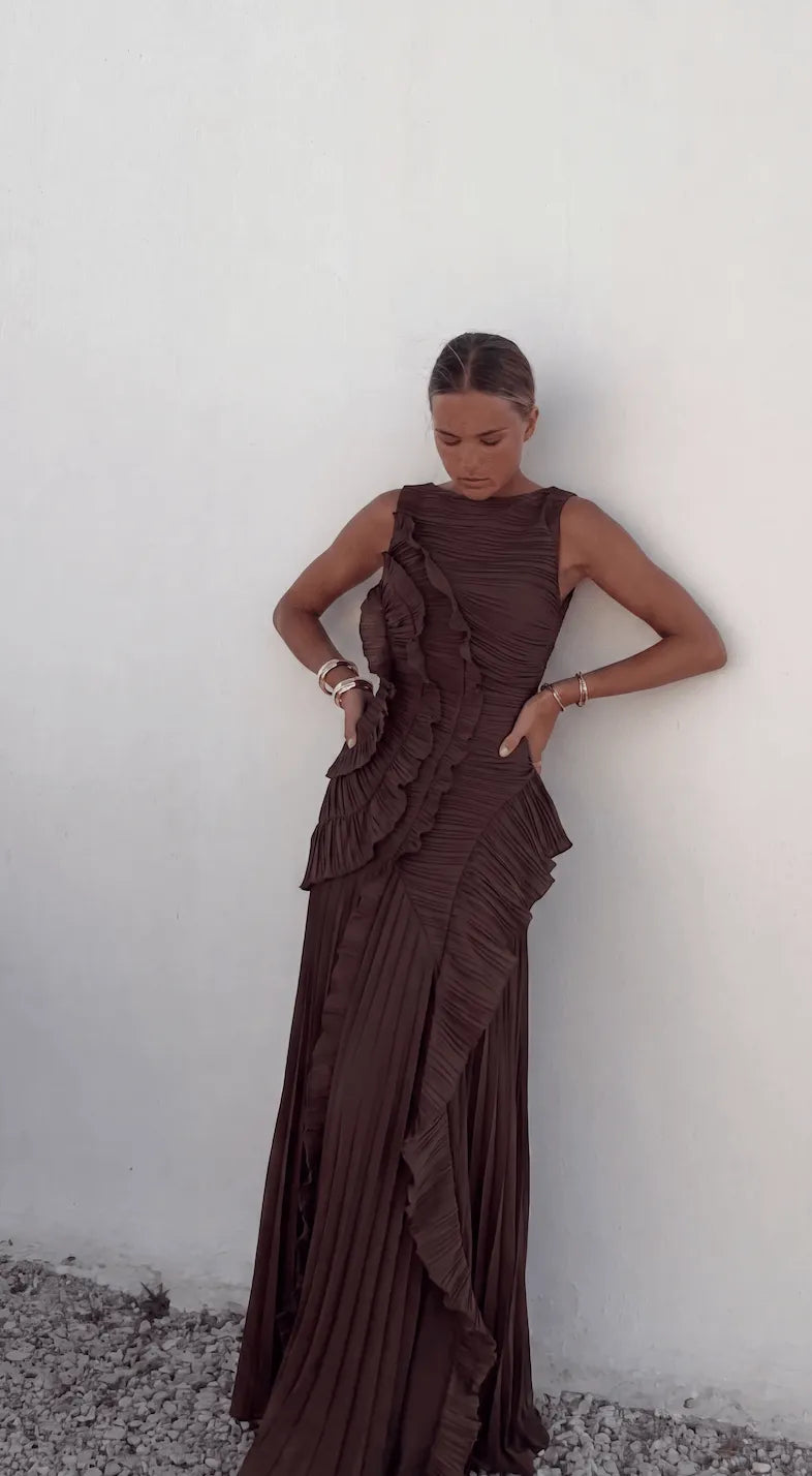 Homixa women's pleated halter-neck ruffle maxi dress, flowing fabric, elegant design, perfect for summer or special occasions.