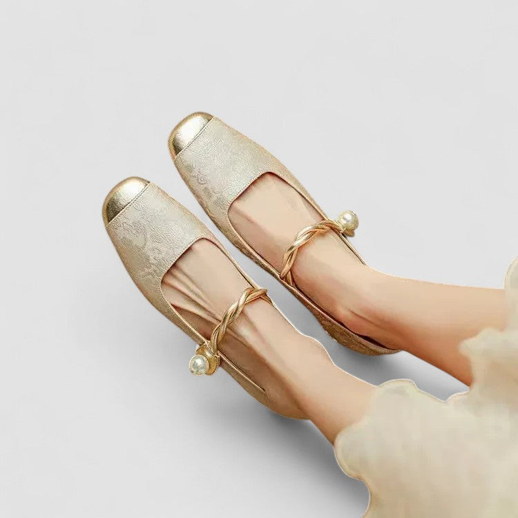 Homixa Mary Jane shoes for women with low heels, stylish and comfortable footwear featuring classic design and adjustable straps.
