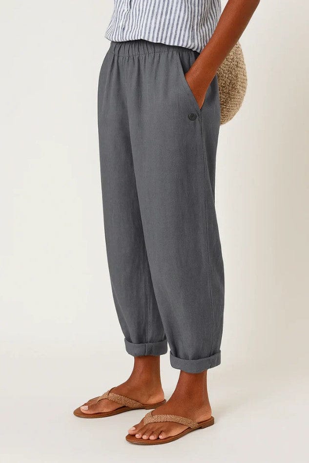 Homixa Camille women's elastic-waist trousers, stylish and comfortable, shown in a relaxed fit with a neutral color.