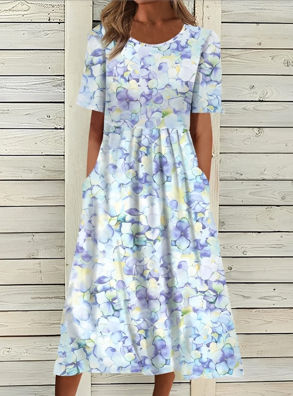 Elegant women's midi dress by Mainz-Mode featuring a floral pattern and flowing silhouette, ideal for stylish occasions.