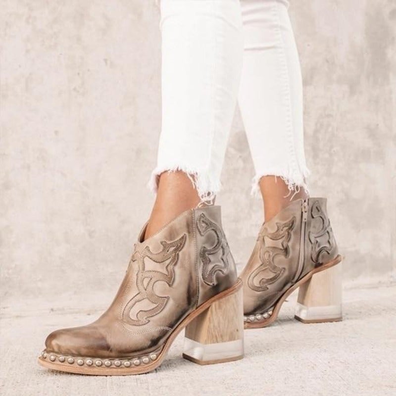 Homixa women's cowboy boots with a relaxed fit, featuring classic Western design and leather construction.
