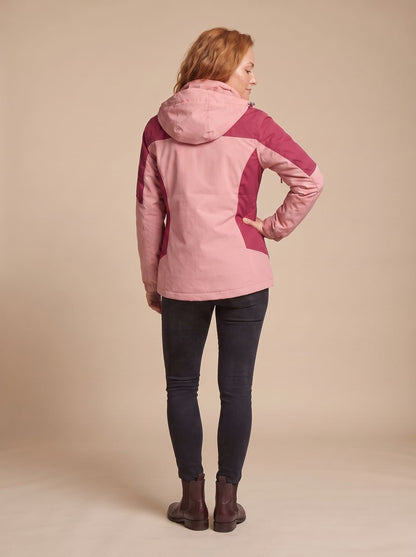 Homixa 2-in-1 fleece softshell jacket with removable liner and adjustable hood, shown in a versatile outdoor look.