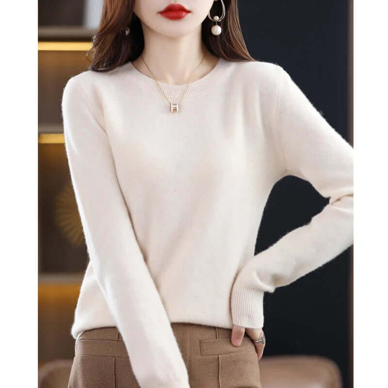 Homixa Belvia women's fine-knit crew-neck sweater with ribbed cuffs and solid color finish, displayed on a model.