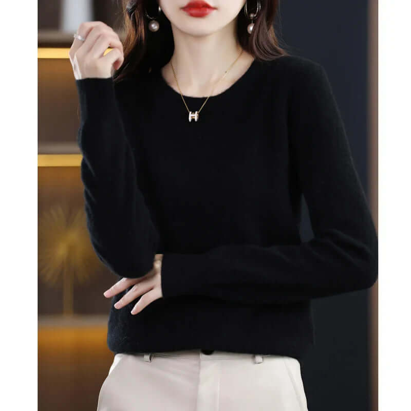 Homixa Belvia women's fine-knit crew-neck sweater with ribbed cuffs and solid color finish, cozy and stylish knitwear for women.