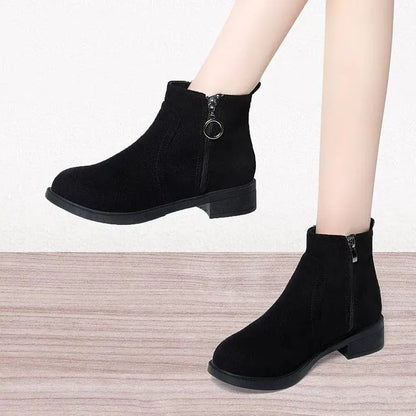 Homixa Adeline women's ankle boots with chunky knit design, block heel, lace-up fastening, casual cozy style, ankle-length fit.