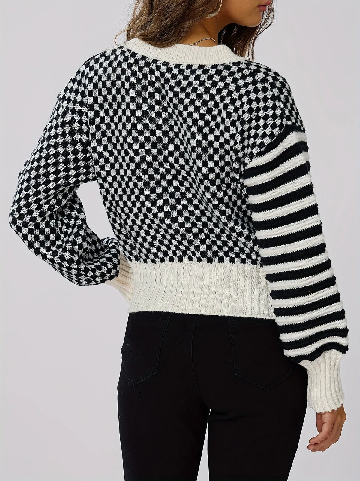 Homixa elegant polyester cardigan for spring, lightweight and stylish, shown in a natural light, close-up of the textured fabric.