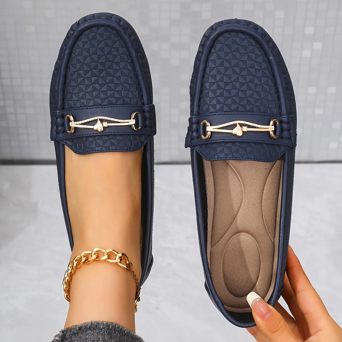 Homixa solid-color moccasin loafers with a small heart ornament, featuring comfortable slip-on design and casual style.