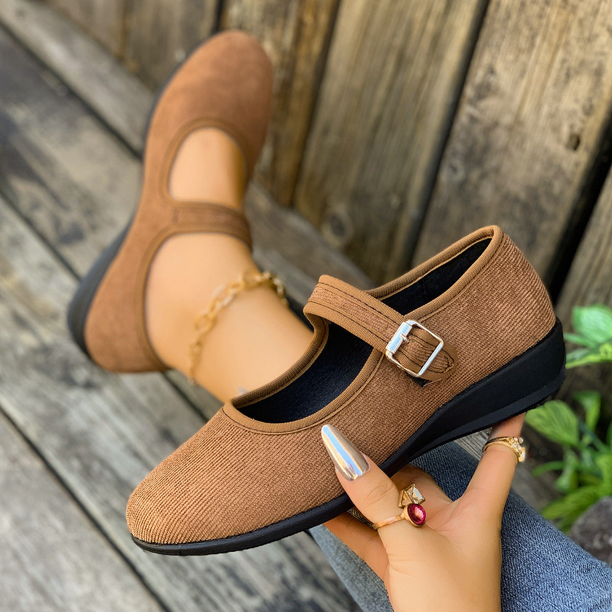 Homixa women's Mary Jane shoes with buckle detail, stylish and comfortable footwear featuring a classic design and secure strap.