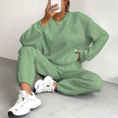 Loppist DALI™ Comfy long sleeve sweatshirt and matching sweatpants set in soft fabric, shown in a relaxed fit with neutral color.