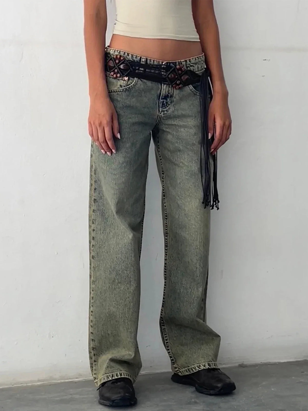 Loppist SYLVAINE™ vintage casual baggy jeans with relaxed fit, denim fabric, and classic five-pocket design.