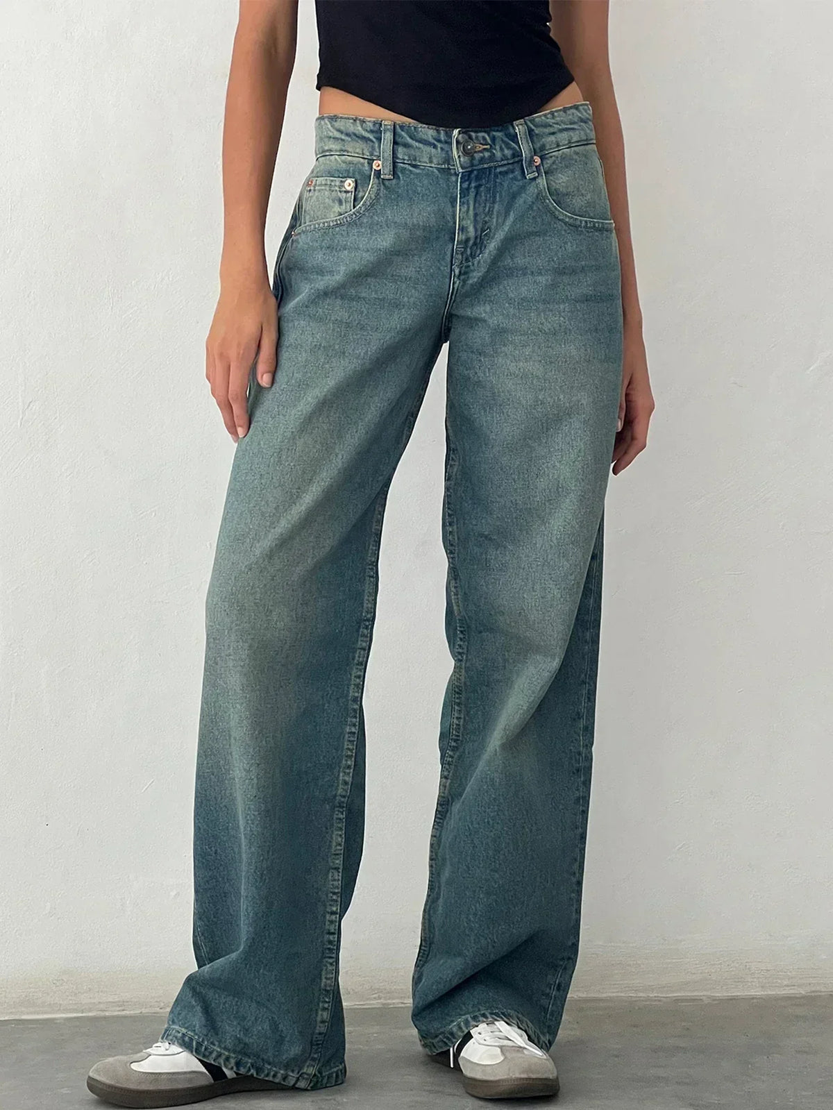 Loppist SYLVAINE™ vintage casual baggy jeans with relaxed fit and classic denim wash, displayed on a neutral background.