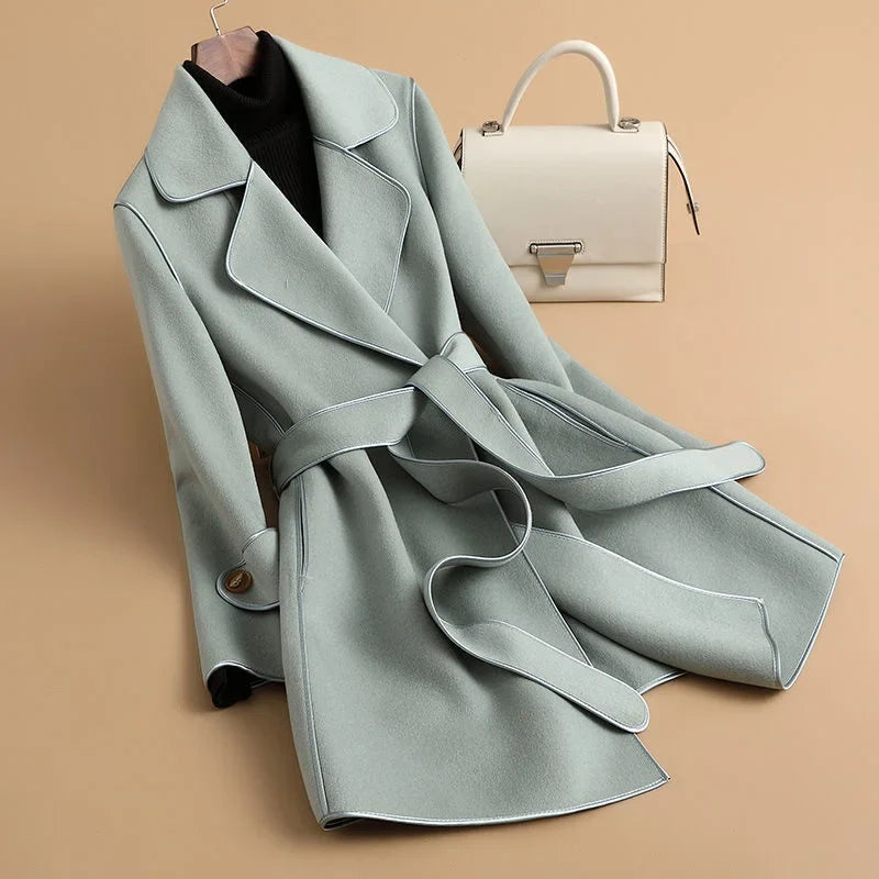 Jack Hafford Jennie trench coat in classic beige, featuring a tailored fit, button details, and a stylish collar for sophisticated look.