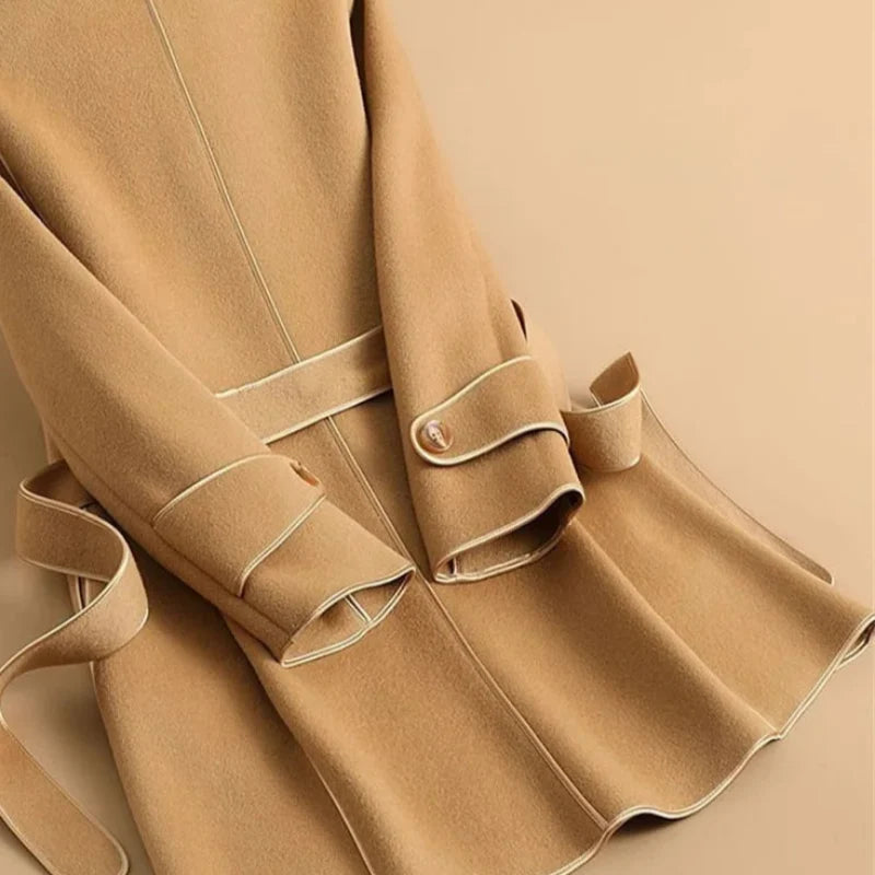 Jack Hafford Jennie trench coat in classic beige, featuring a tailored fit, button details, and a stylish collar.