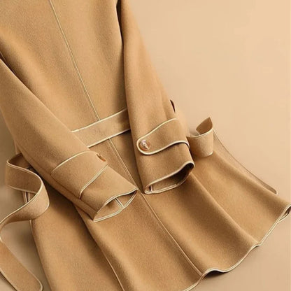 Jack Hafford Jennie trench coat in classic beige, featuring a tailored fit, button details, and a stylish collar.