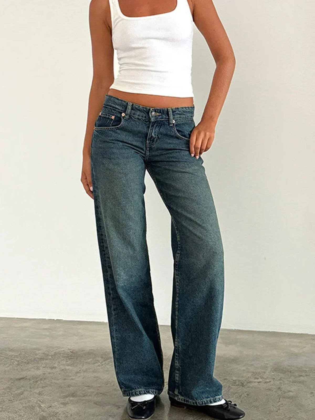 Loppist SYLVAINE™ vintage casual baggy jeans with relaxed fit and classic denim style, shown in a front view.