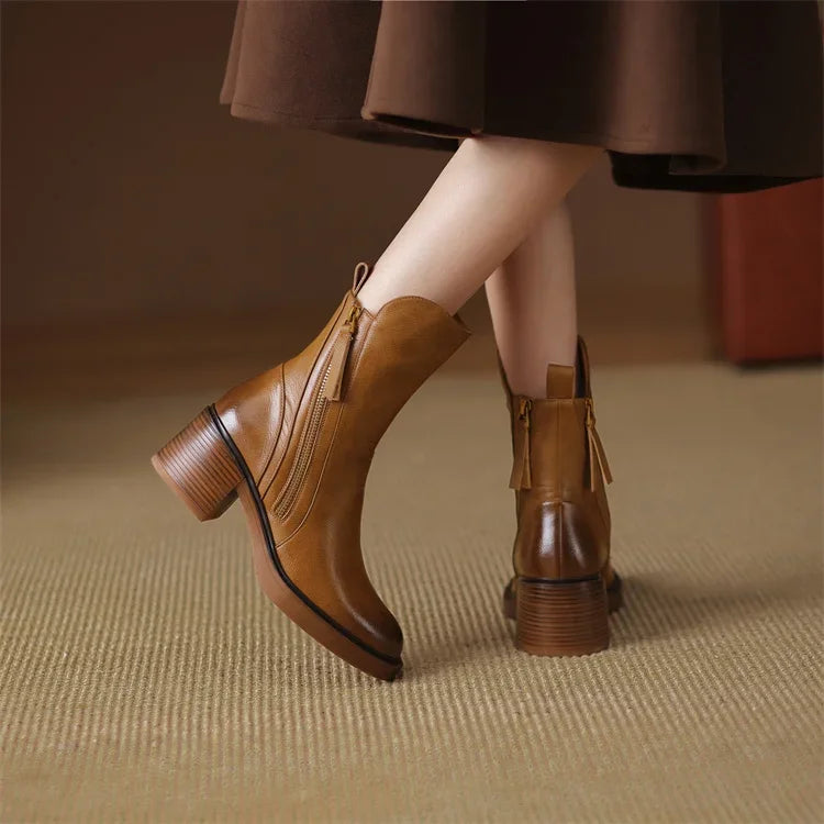 Homixa women's ankle boots with a relaxed fit, featuring stylish leather and a comfortable low heel.