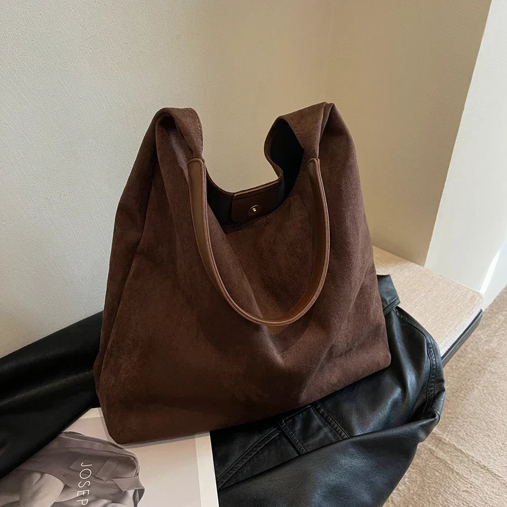 Homixa tote bag for women with pocket detail, stylish and spacious, shown in a sleek, modern design.