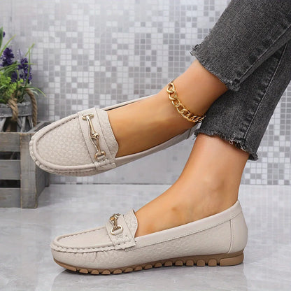 Homixa solid-color moccasins loafers with a decorative heart ornament on the upper, casual slip-on footwear for women.