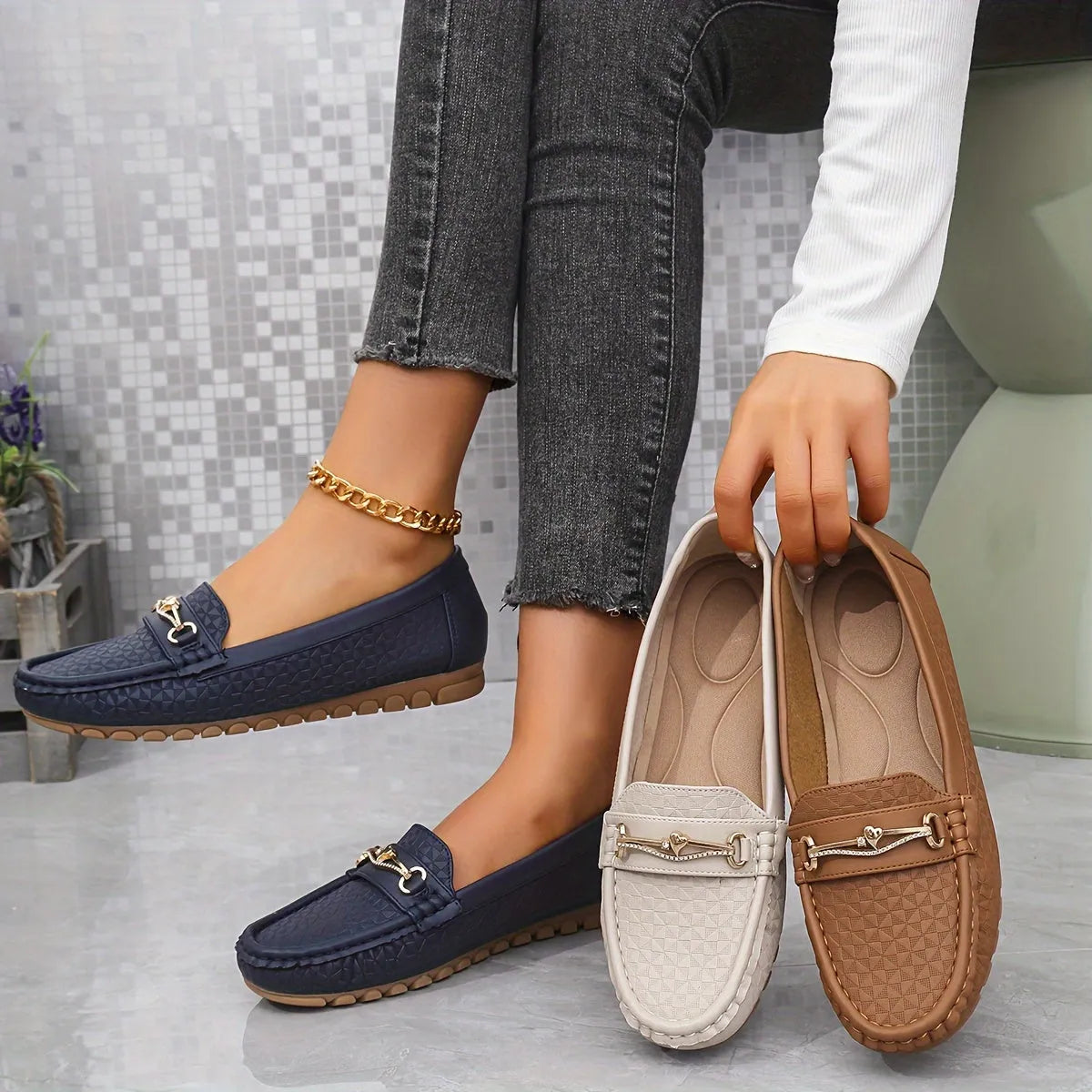 Homixa solid-color moccasins loafers with a heart-shaped ornament, showcasing a comfortable slip-on design and stylish detail.