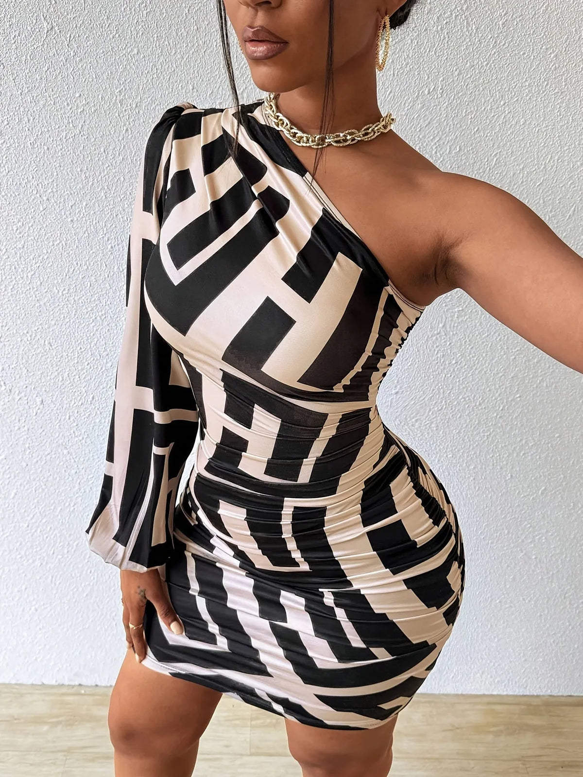 Homixa women's geometric mini dress with high stretch fabric, featuring a stylish pattern and fitted silhouette.