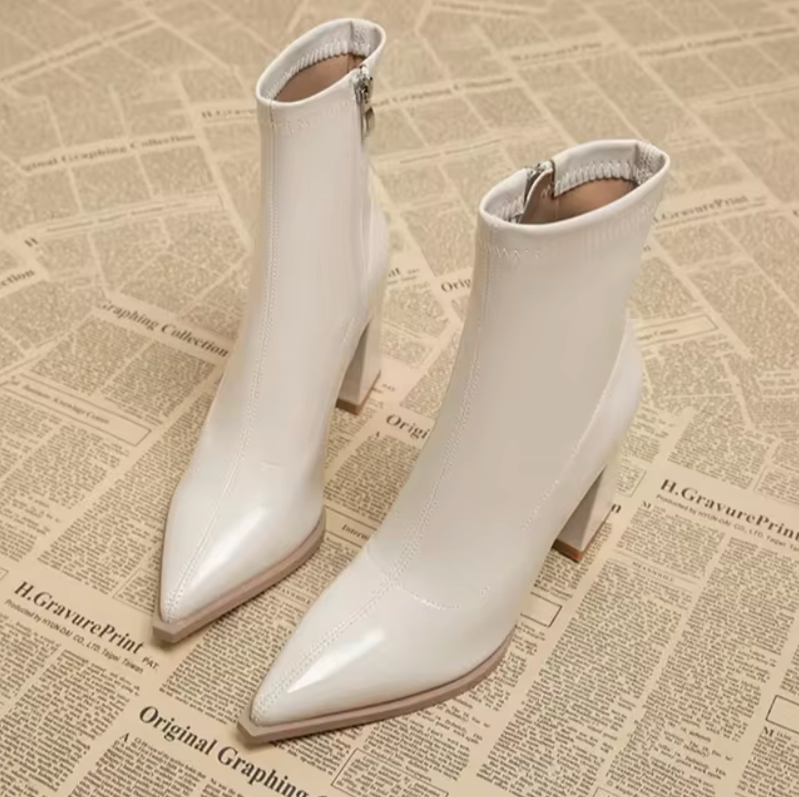 Homixa women's ankle boots with relaxed fit and pointed toe, featuring stylish leather upper and sleek design.