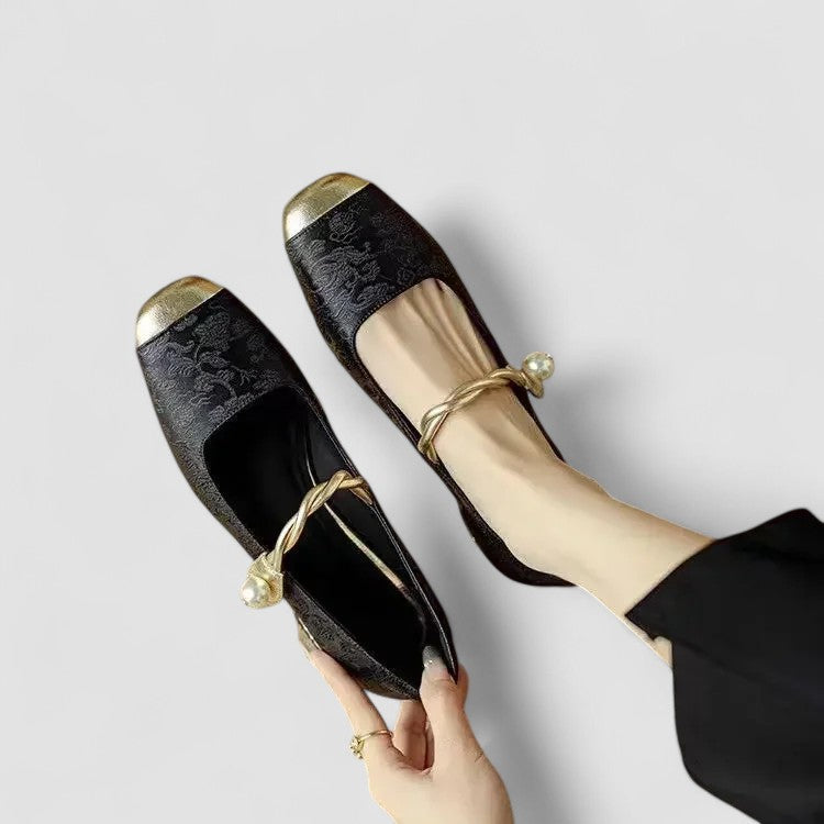 Homixa low heel Mary Jane shoes for women with classic design and adjustable strap, ideal for everyday wear.