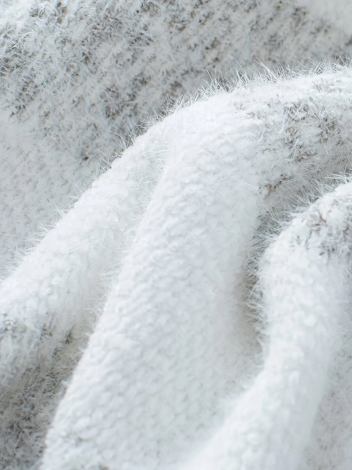 Homixa women's oversized turtleneck sweater in soft knit fabric, featuring a cozy, relaxed fit and classic turtleneck design.