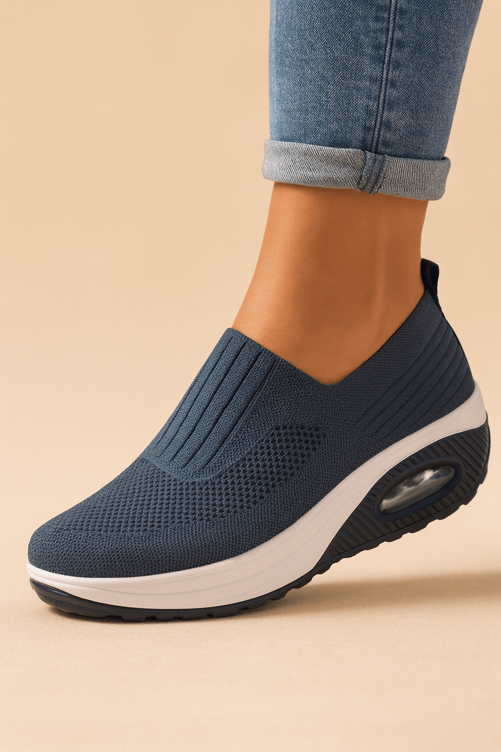 Blue Damen Slip-On Sneaker from Mainz-Mode, orthopedische Damen Sneakers with breathable comfort, shown from the front.
