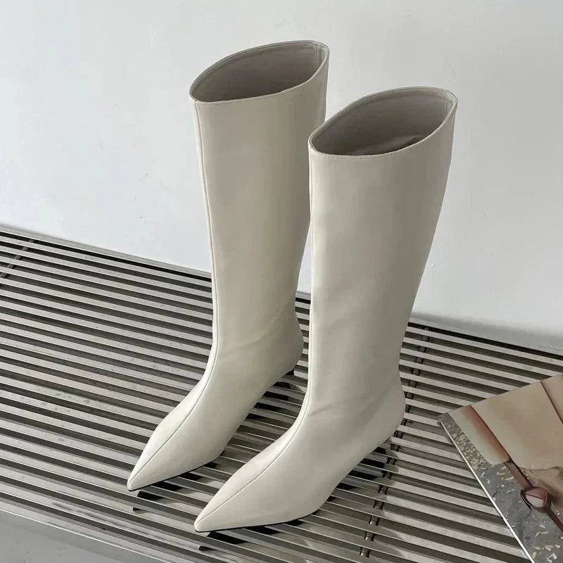 Homixa men's knee-high boots in white with a stylish rosette design, perfect for everyday footwear and outdoor wear.