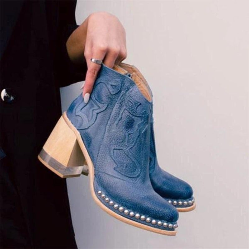 Homixa women's cowboy boots with relaxed fit, featuring classic leather design and detailed stitching on a neutral background.