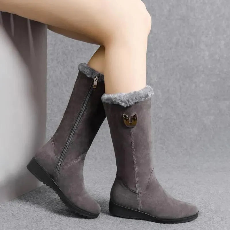 Homixa women's snow boots with insulated lining and durable soles, ideal for winter weather and snowy conditions.