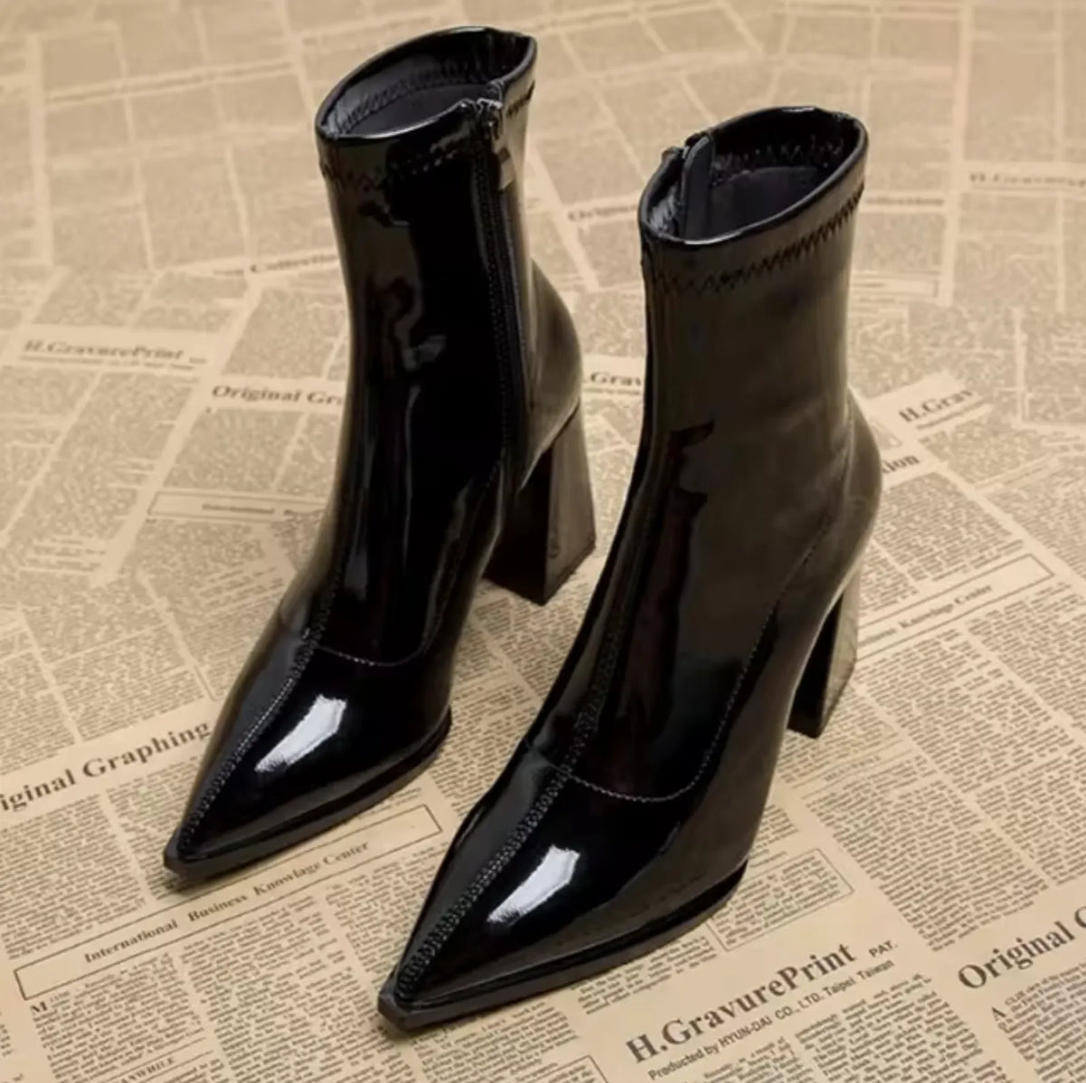 Homixa Anais women's casual winter ankle boots with pointed toes and low heels, showcasing stylish and comfortable footwear.