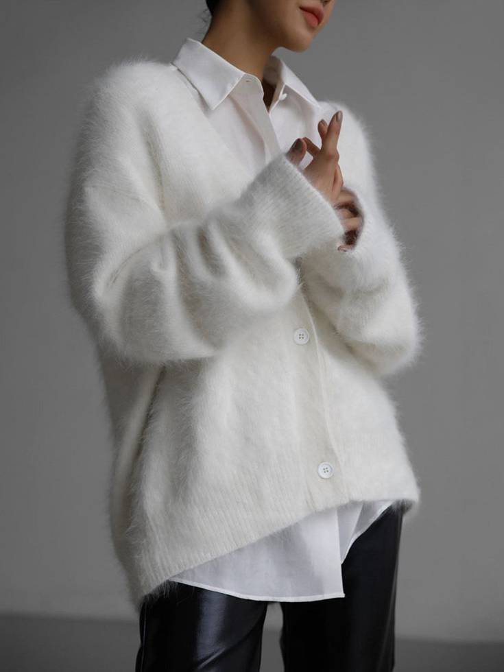 Women’s oversized cashmere cardigan by Tessa's Shop, button-up design in soft, cozy knit, perfect for layered fall outfits.