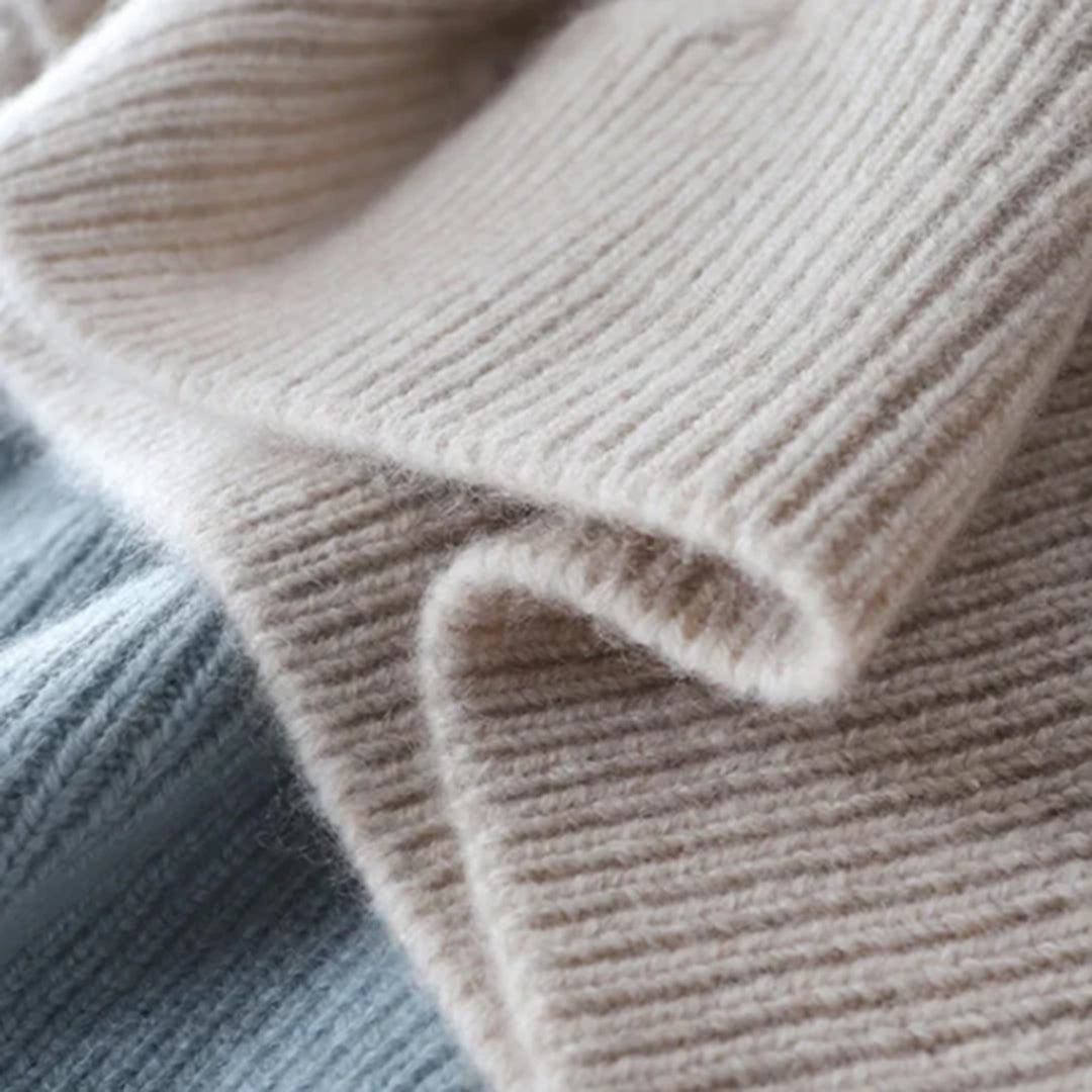 Homixa women's chunky cable-knit turtleneck sweater with ribbed hem and cuffs, cozy and stylish for cold weather.