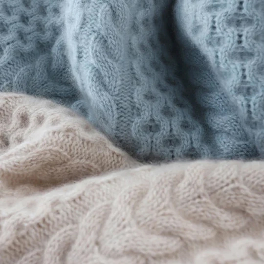 Homixa women's chunky cable-knit turtleneck sweater with ribbed hem and cuffs, cozy and stylish for cold weather.