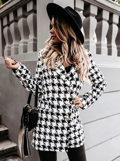 Women's fitted plaid tweed trench coat with gold buttons, checked pattern, classic style, from Homixa.