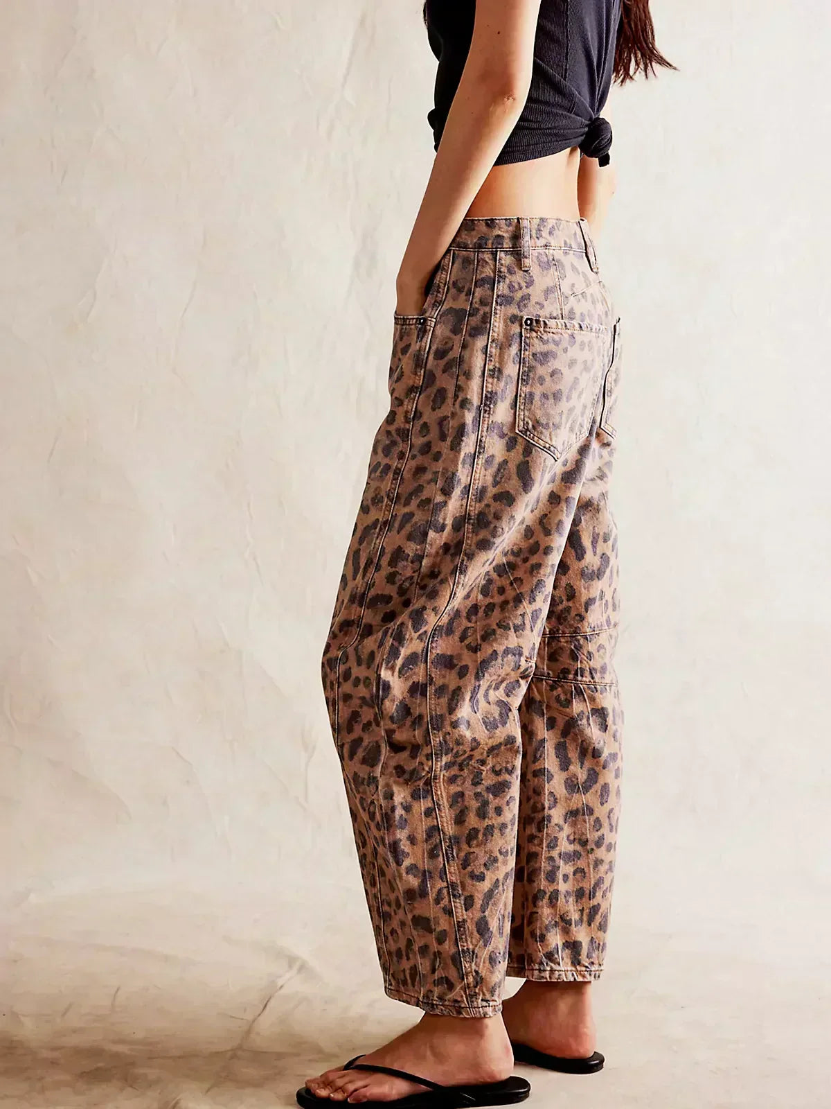 Women’s high-waisted wide-leg jeans by Homixa featuring belt loops, front pockets, and a relaxed fit.