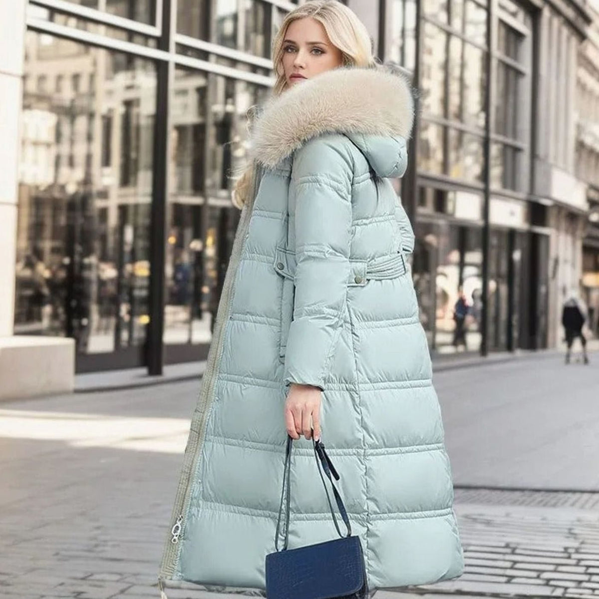 Women's long Homixa winter parka with hood, water- and wind-repellent outer shell, designed for cold weather protection.