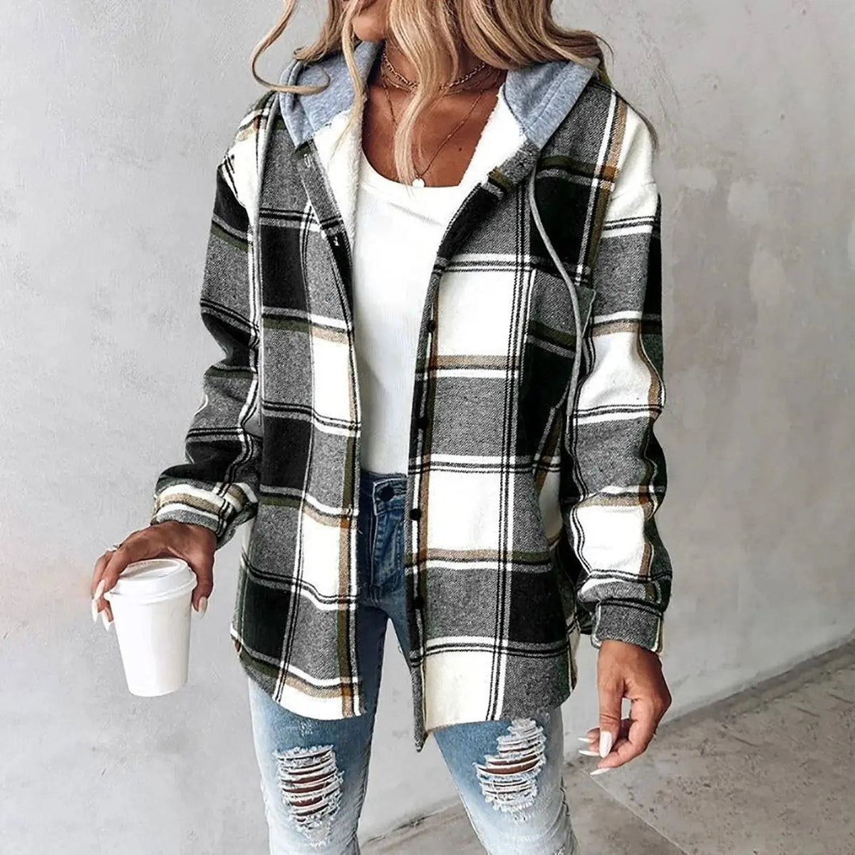 Women’s Homixa insulated windproof jacket with long sleeves and a lightweight, sleek design perfect for chilly weather.