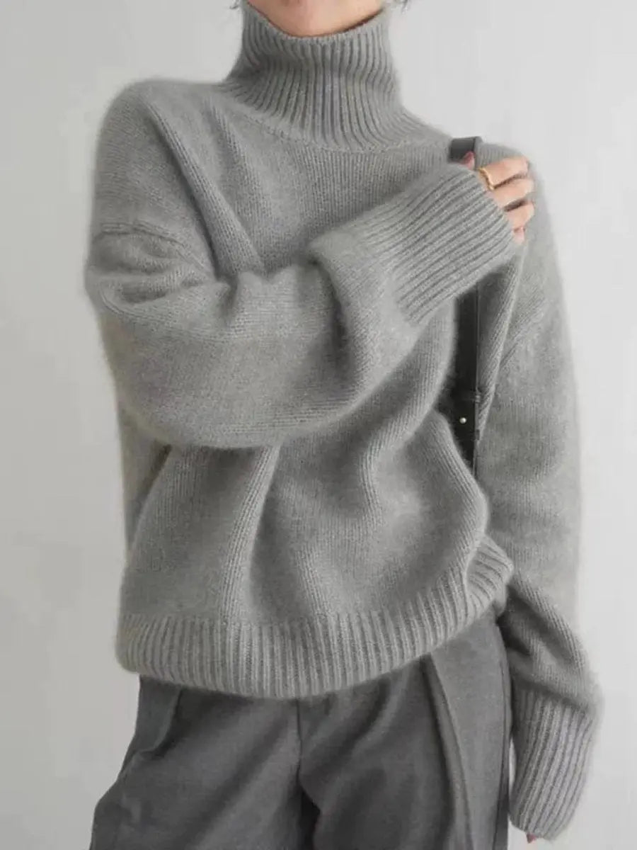 Women’s oversized cashmere-blend turtleneck sweater in fine-knit fabric, stylish and cozy, by Homixa.
