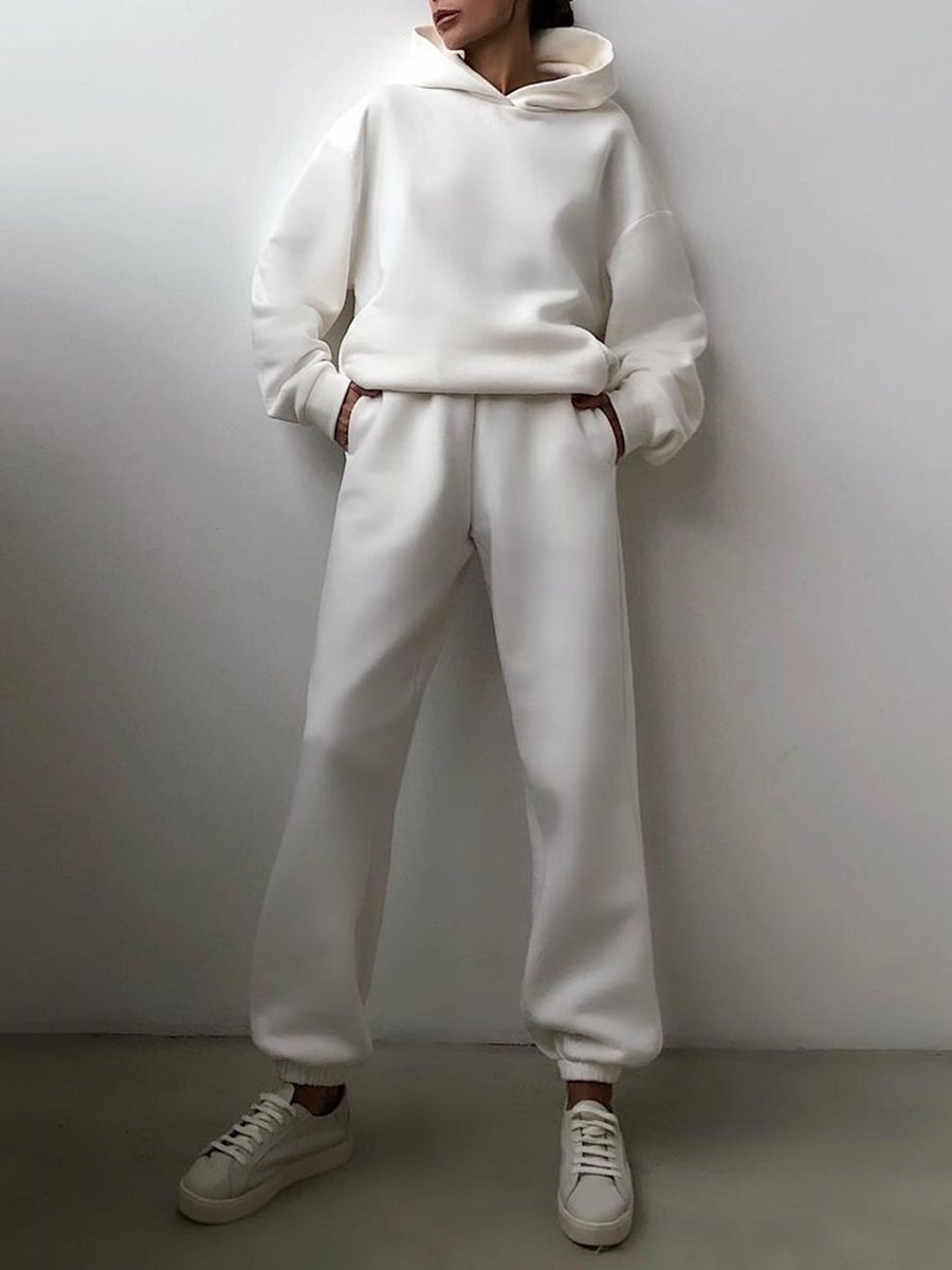 Homixa women's oversized knit hoodie and jogger set with elastic waist and soft fleece, shown on a model in a casual outfit.