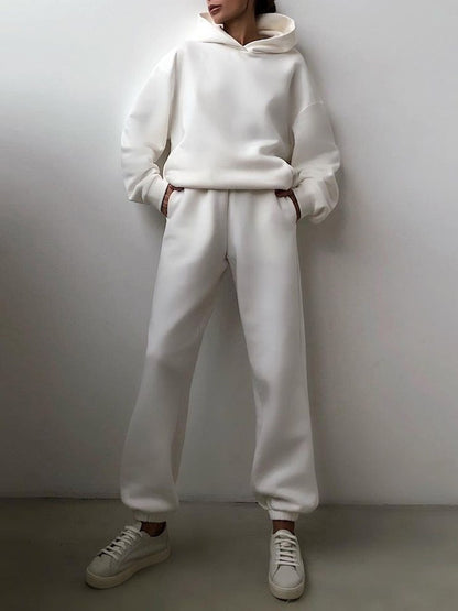 Homixa women's oversized knit hoodie and jogger set with elastic waist and soft fleece, shown on a model in a casual outfit.