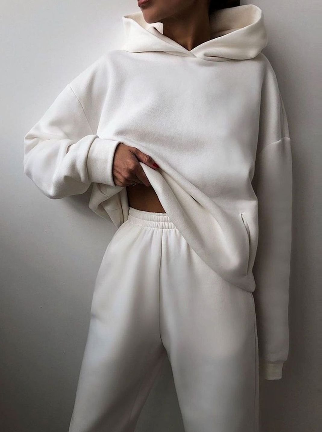 Homixa women's oversized knit tracksuit set featuring a hooded sweater and matching jogger pants, perfect for casual wear.