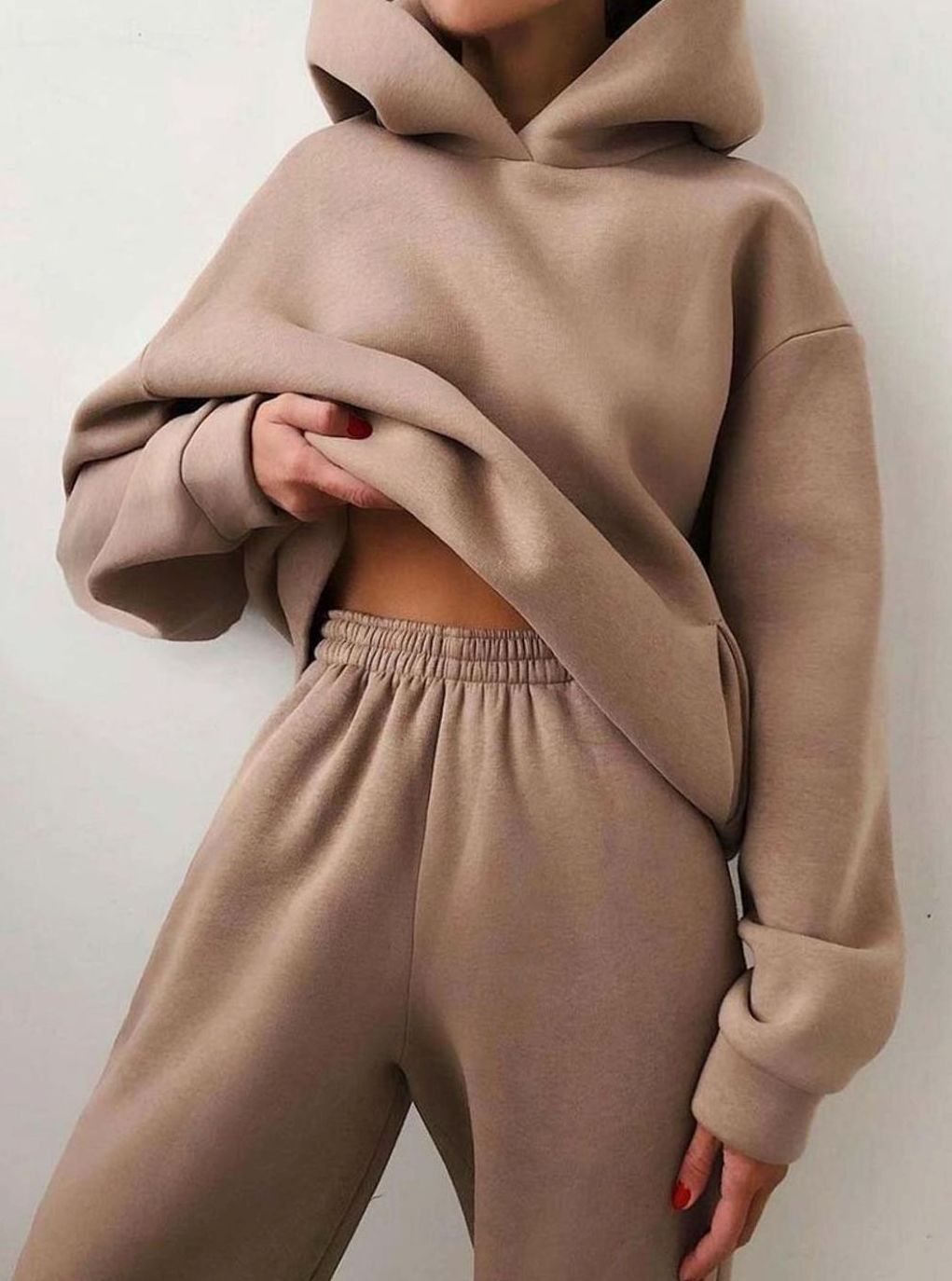 Women’s oversized knit tracksuit set with hooded sweater and jogger pants by Homixa, featuring cozy, relaxed fit and soft knit fabric.