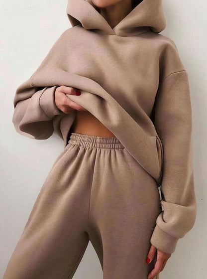 Women’s oversized knit tracksuit set with hooded sweater and jogger pants by Homixa, featuring cozy, relaxed fit and soft knit fabric.