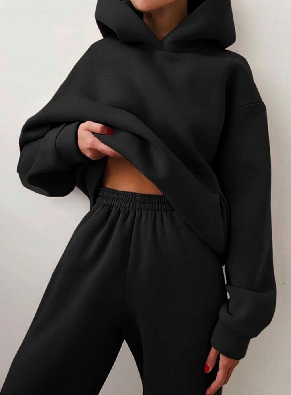 Women’s oversized knit tracksuit set by Homixa featuring a hooded sweater and matching jogger pants, in soft, cozy fabric.