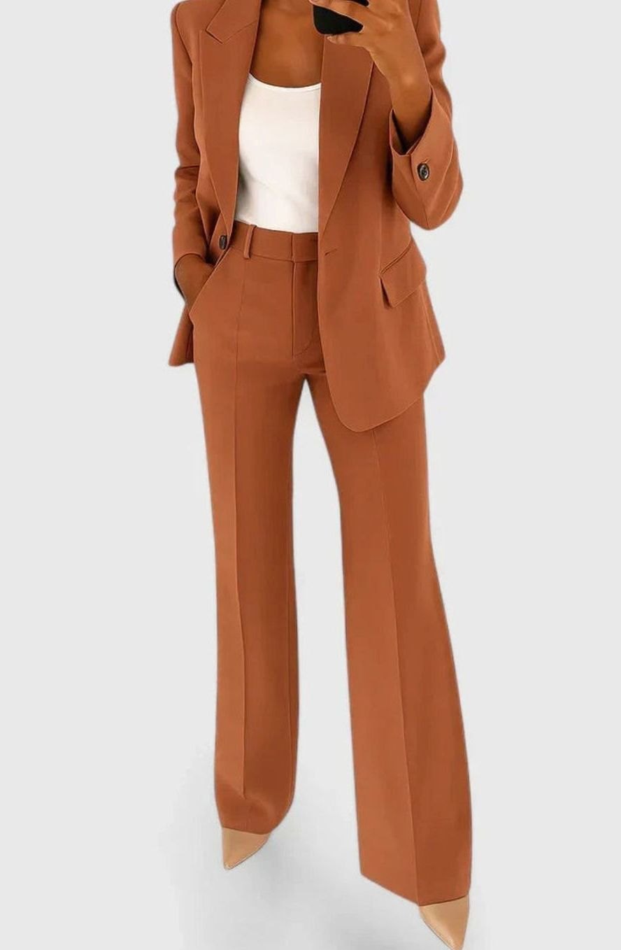 Homixa women's two-piece pant suit with tailored fitted blazer and high-waist flared pants, stylish and professional outfit.