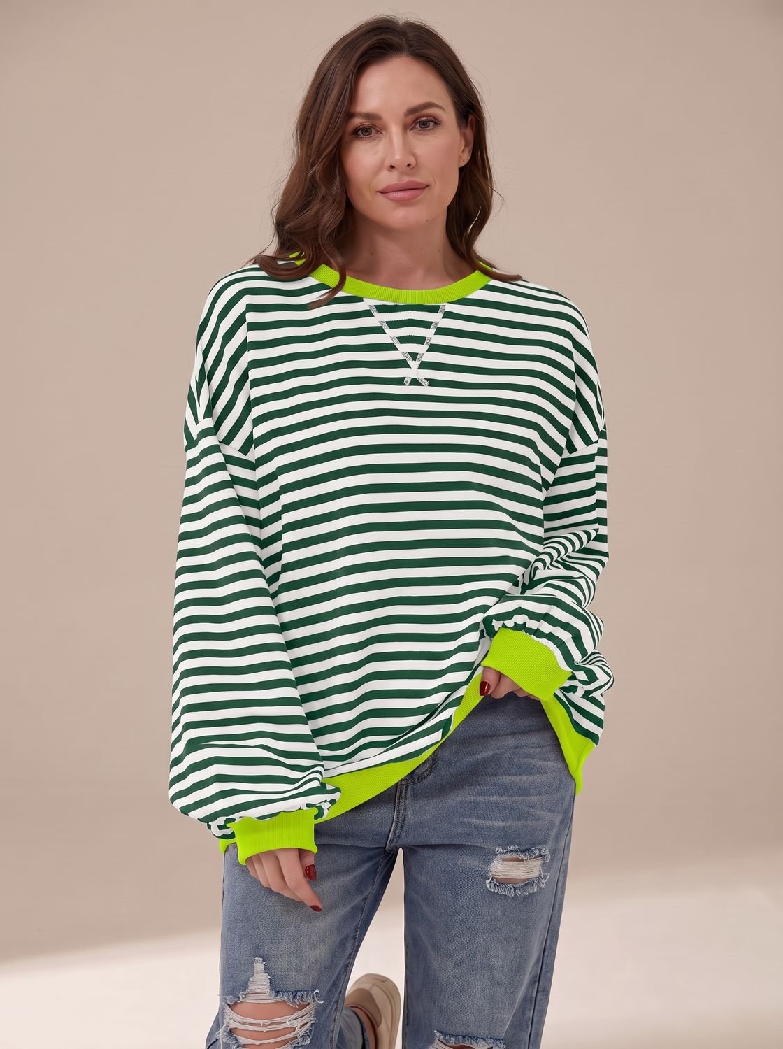 Women's oversized striped crew-neck sweatshirt with contrast trim by Homixa, featuring a retro-inspired design and relaxed fit.